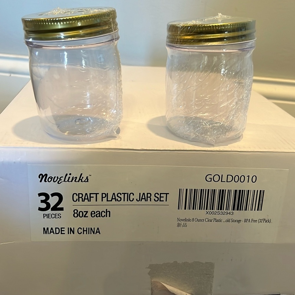 Novelinks craft plastic Jars 32 piece set NWT